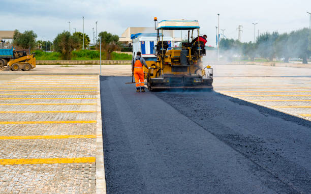 Best Driveway Paving Contractor  in Eagle Point, OR